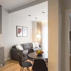 Stylish And Renovated Retreat In Thessaloniki: Cozy At Ioulianou 33 Yunanistan